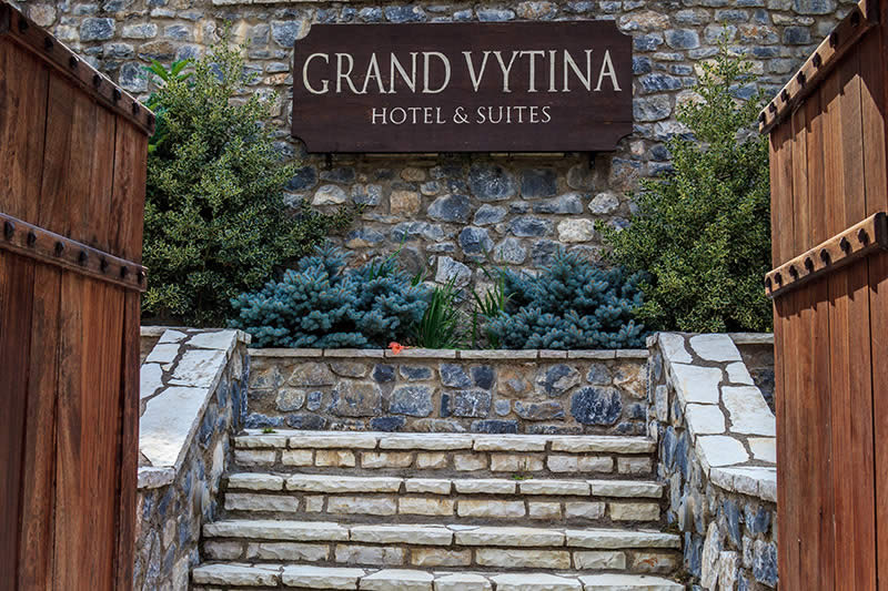 Grand Vytina Hotel & Suites